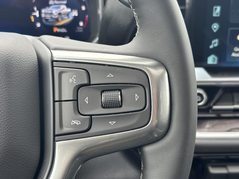 Chevrolet Silverado 2500HD Vehicle Full-screen Gallery Image 13