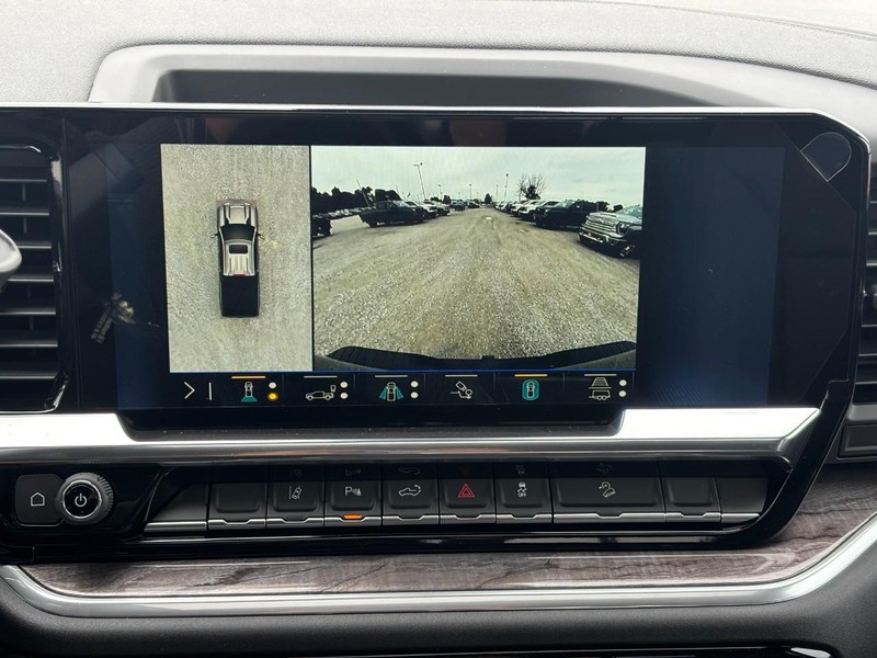 Chevrolet Silverado 2500HD Vehicle Full-screen Gallery Image 17