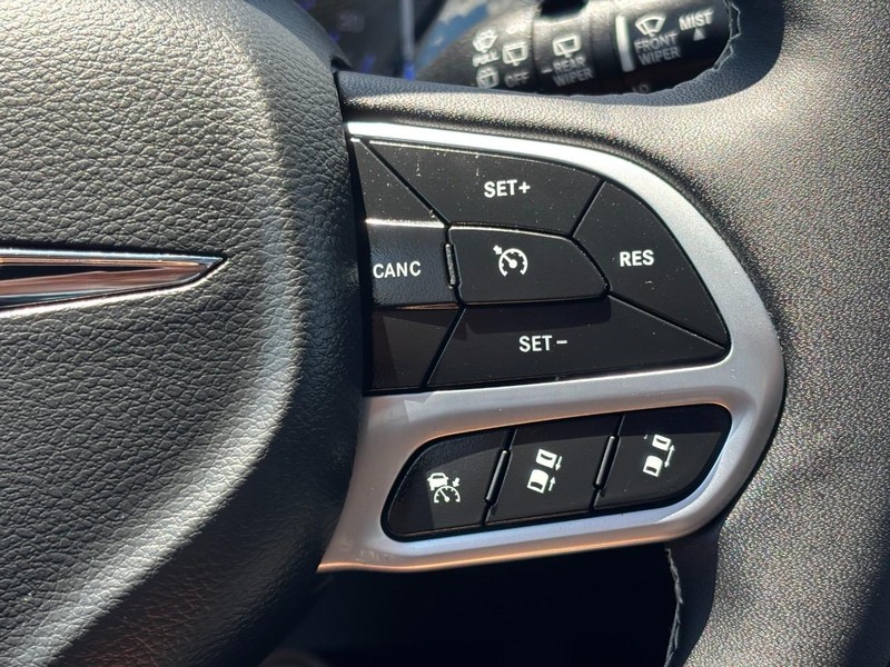 Chrysler Pacifica Vehicle Full-screen Gallery Image 20