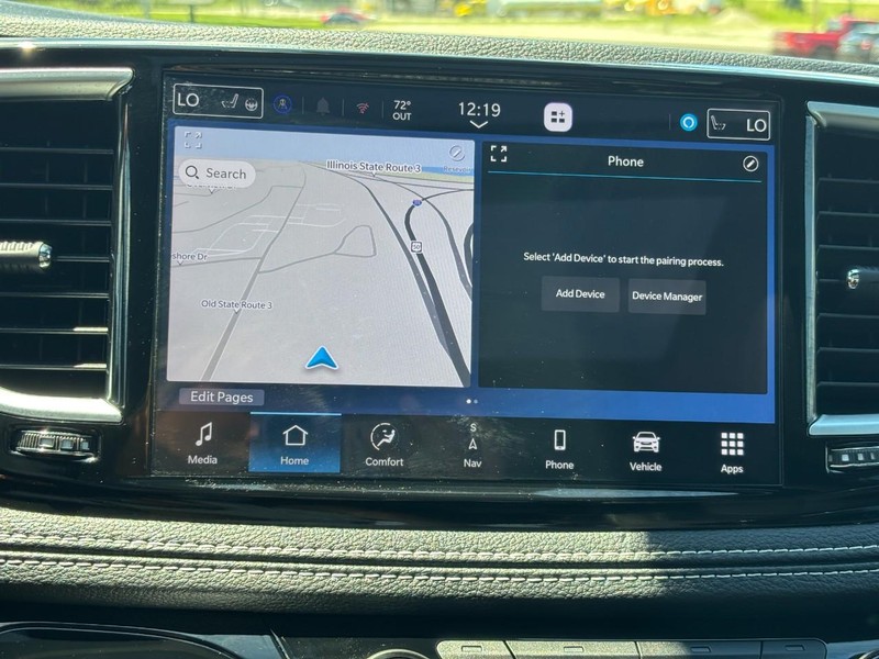 Chrysler Pacifica Vehicle Full-screen Gallery Image 22