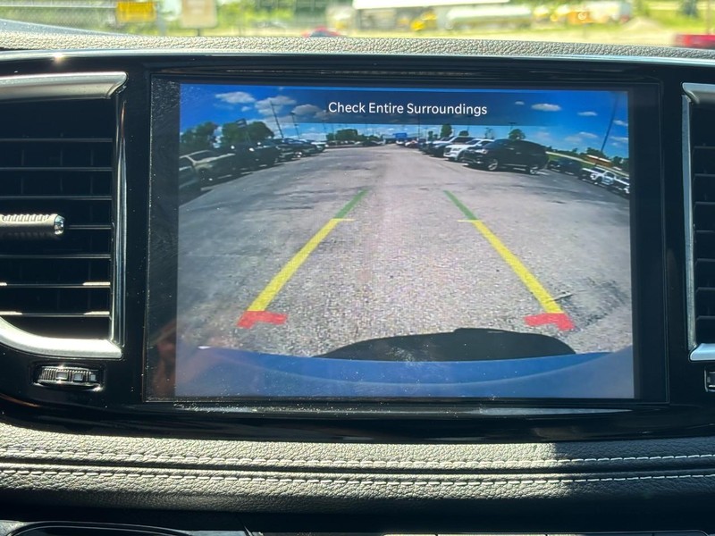 Chrysler Pacifica Vehicle Full-screen Gallery Image 24