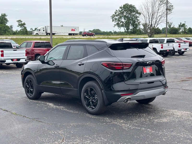 Chevrolet Blazer Vehicle Full-screen Gallery Image 3