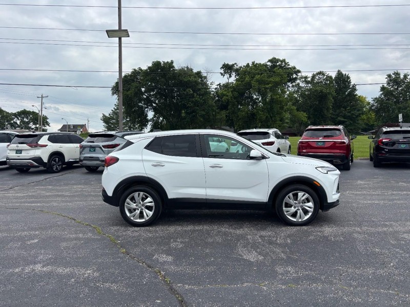 Buick Encore GX Vehicle Full-screen Gallery Image 4