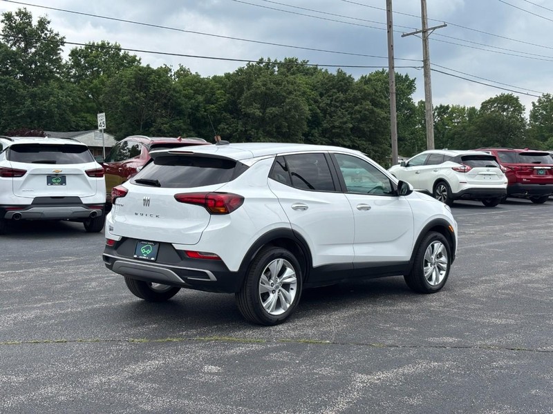 Buick Encore GX Vehicle Full-screen Gallery Image 5