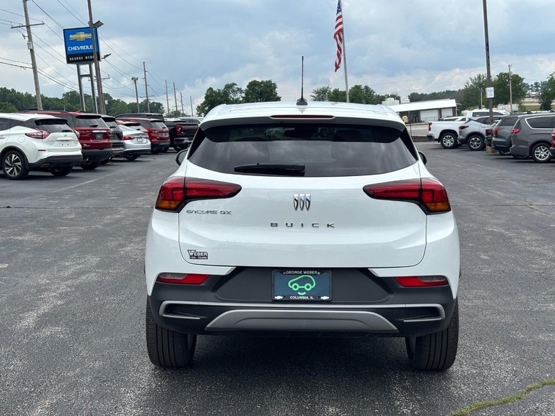 Buick Encore GX Vehicle Full-screen Gallery Image 6