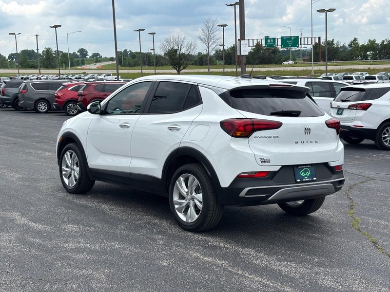 Buick Encore GX Vehicle Full-screen Gallery Image 7