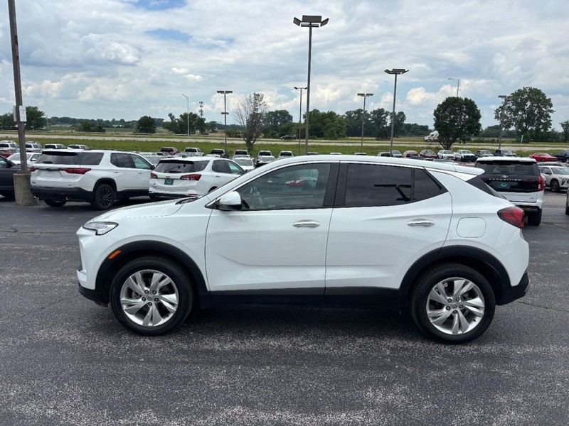 Buick Encore GX Vehicle Full-screen Gallery Image 8
