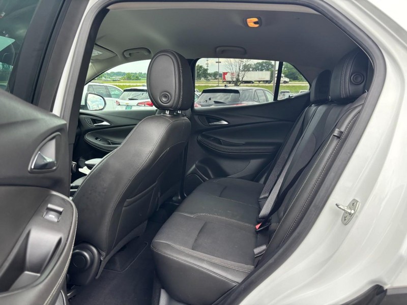 Buick Encore GX Vehicle Full-screen Gallery Image 10