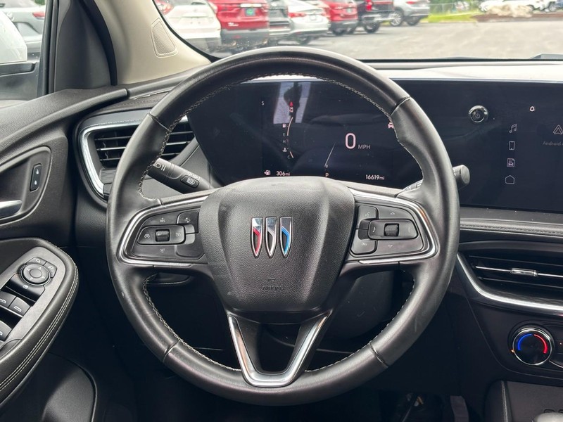Buick Encore GX Vehicle Full-screen Gallery Image 12