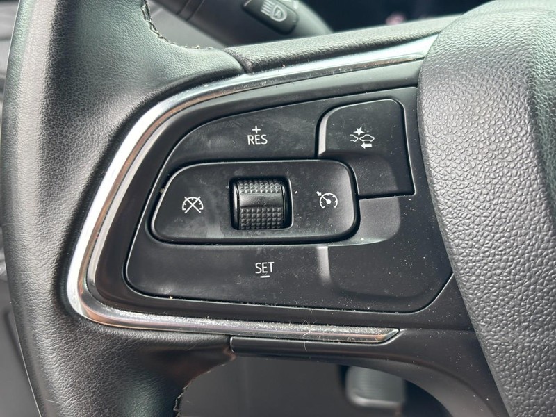 Buick Encore GX Vehicle Full-screen Gallery Image 17