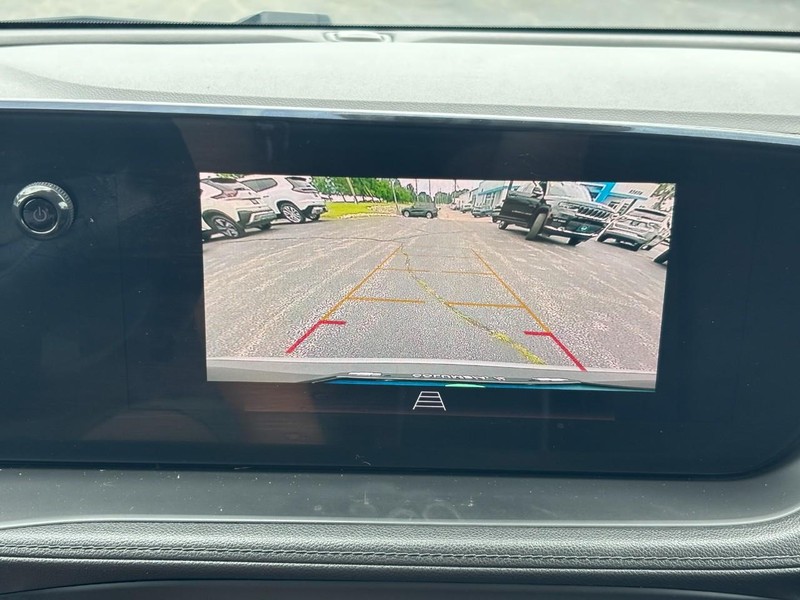 Buick Encore GX Vehicle Full-screen Gallery Image 21