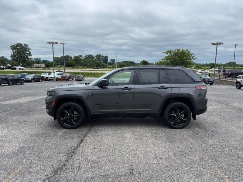Jeep Grand Cherokee Vehicle Full-screen Gallery Image 2