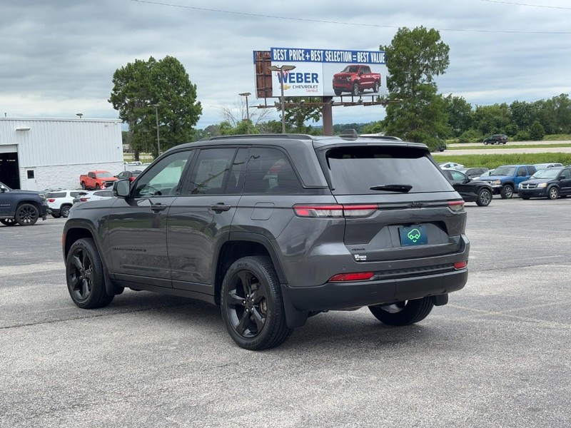 Jeep Grand Cherokee Vehicle Full-screen Gallery Image 3