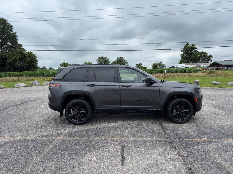 Jeep Grand Cherokee Vehicle Full-screen Gallery Image 6