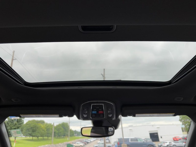 Jeep Grand Cherokee Vehicle Full-screen Gallery Image 11