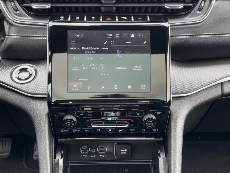 Jeep Grand Cherokee Vehicle Full-screen Gallery Image 14