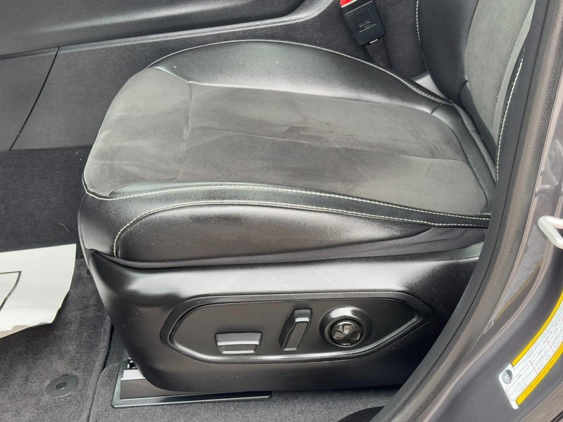 Jeep Grand Cherokee Vehicle Full-screen Gallery Image 16