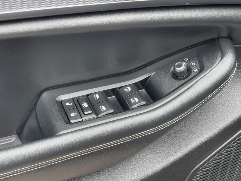 Jeep Grand Cherokee Vehicle Full-screen Gallery Image 17