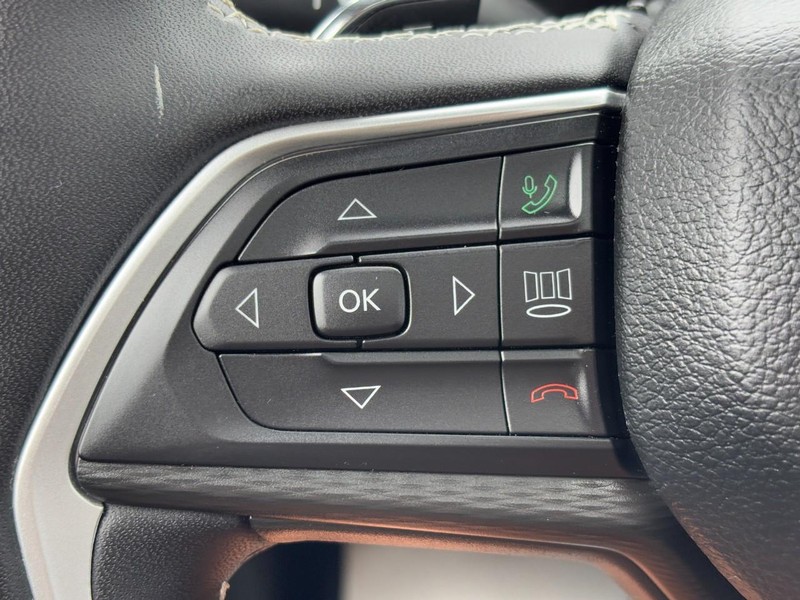 Jeep Grand Cherokee Vehicle Full-screen Gallery Image 18