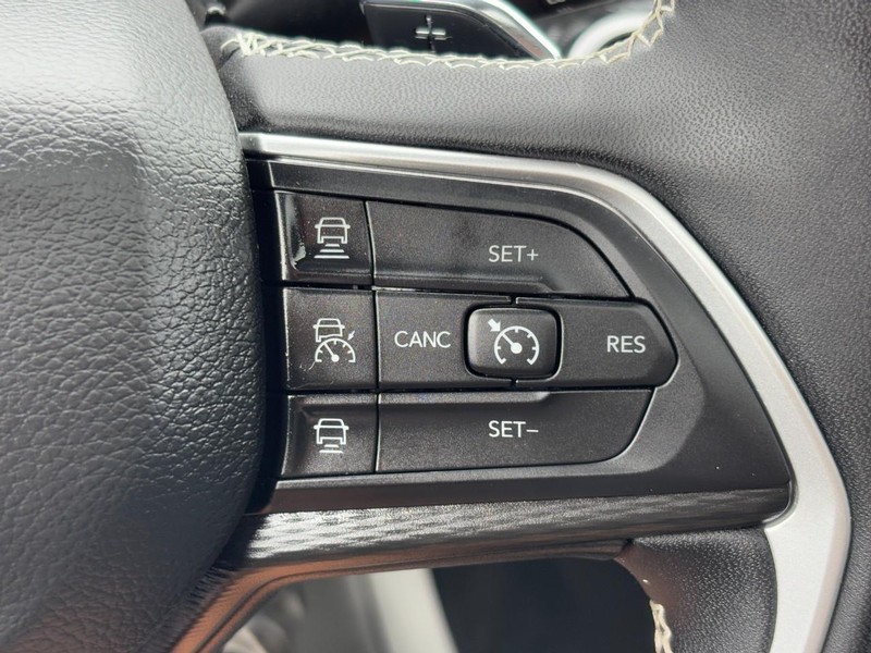Jeep Grand Cherokee Vehicle Full-screen Gallery Image 19
