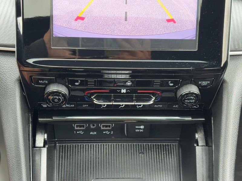 Jeep Grand Cherokee Vehicle Full-screen Gallery Image 23
