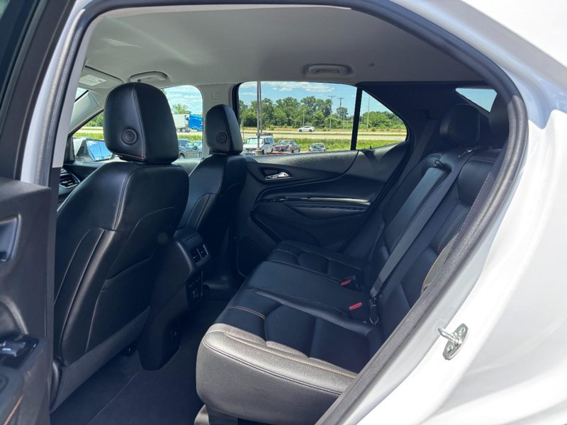 Chevrolet Equinox Vehicle Full-screen Gallery Image 10
