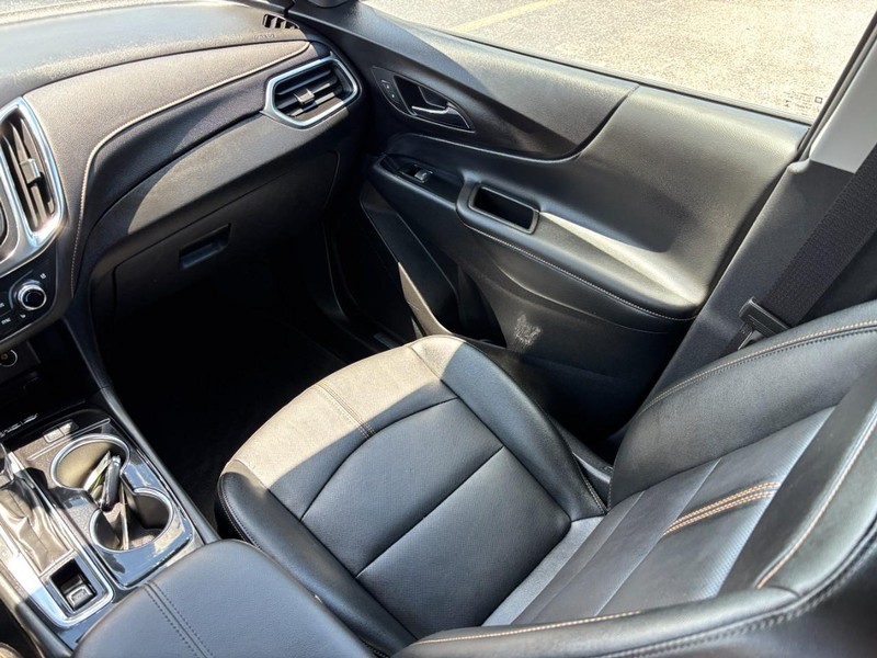 Chevrolet Equinox Vehicle Full-screen Gallery Image 14