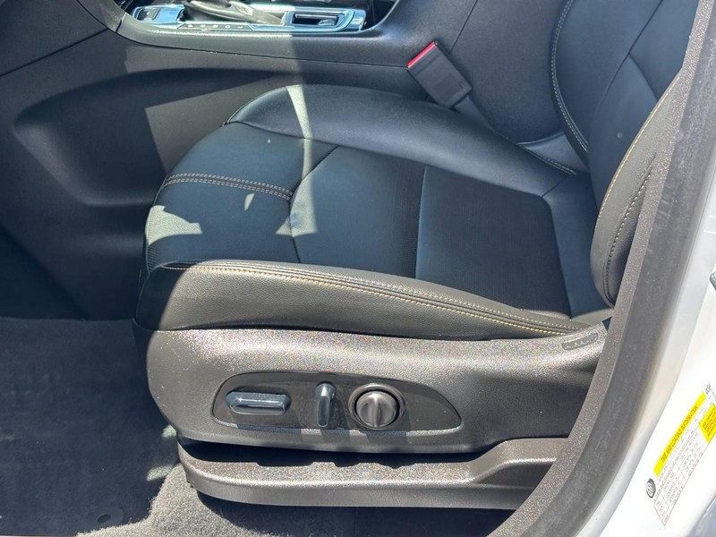 Chevrolet Equinox Vehicle Full-screen Gallery Image 15