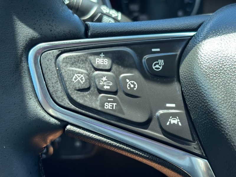 Chevrolet Equinox Vehicle Full-screen Gallery Image 17