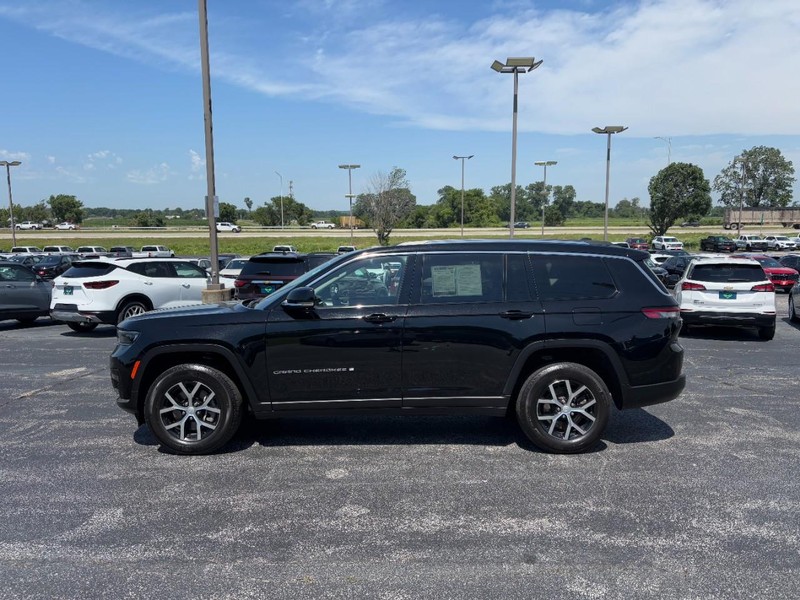Jeep Grand Cherokee L Vehicle Full-screen Gallery Image 2