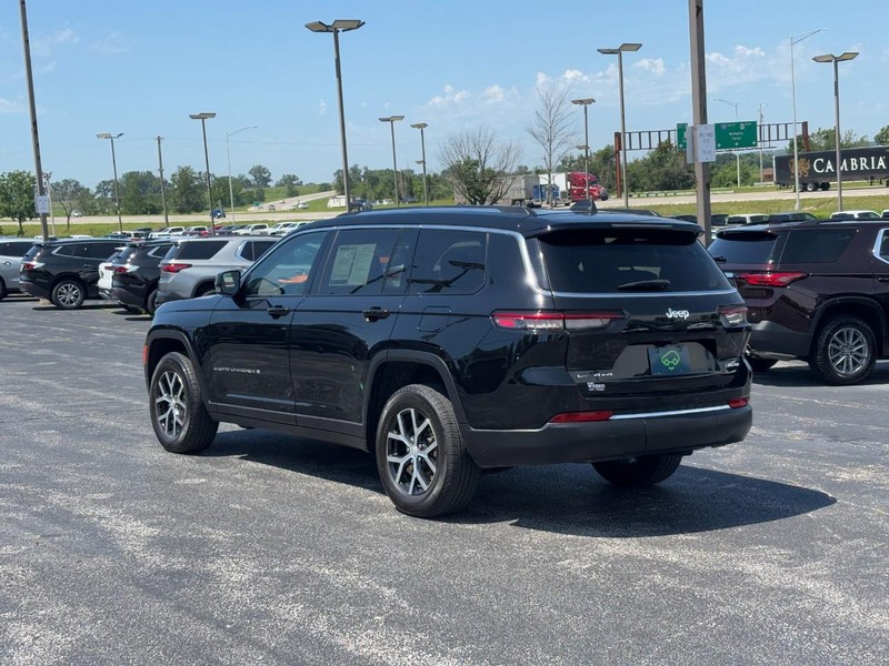Jeep Grand Cherokee L Vehicle Full-screen Gallery Image 3