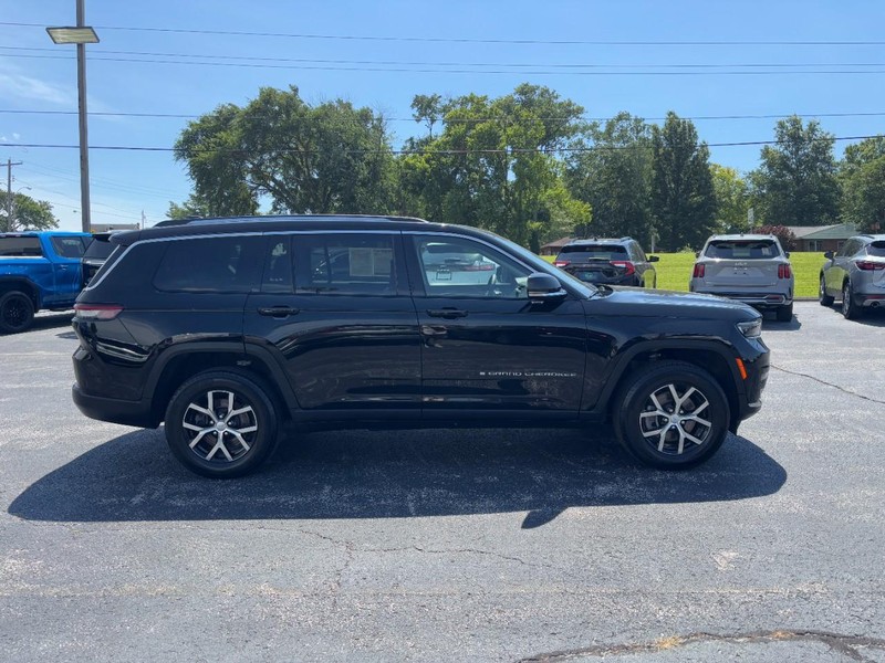 Jeep Grand Cherokee L Vehicle Full-screen Gallery Image 6