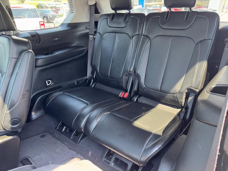 Jeep Grand Cherokee L Vehicle Full-screen Gallery Image 10