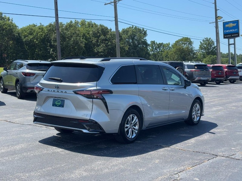 Toyota Sienna Vehicle Full-screen Gallery Image 5