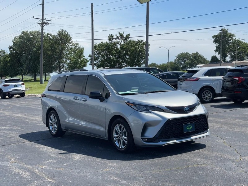 Toyota Sienna Vehicle Full-screen Gallery Image 7