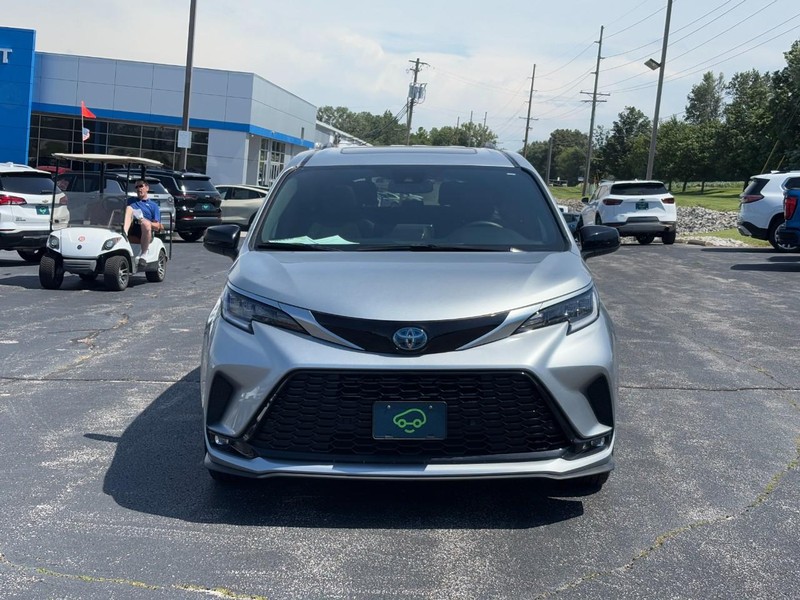Toyota Sienna Vehicle Full-screen Gallery Image 8