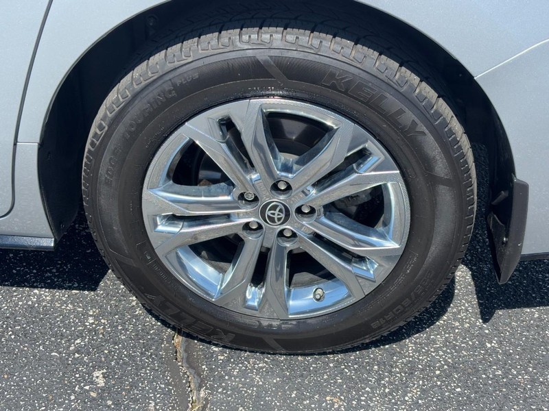Toyota Sienna Vehicle Full-screen Gallery Image 9