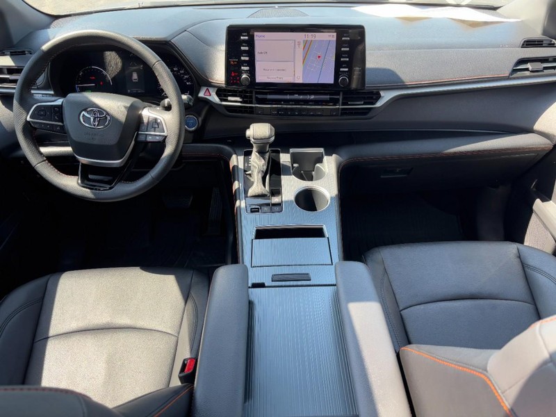 Toyota Sienna Vehicle Full-screen Gallery Image 13