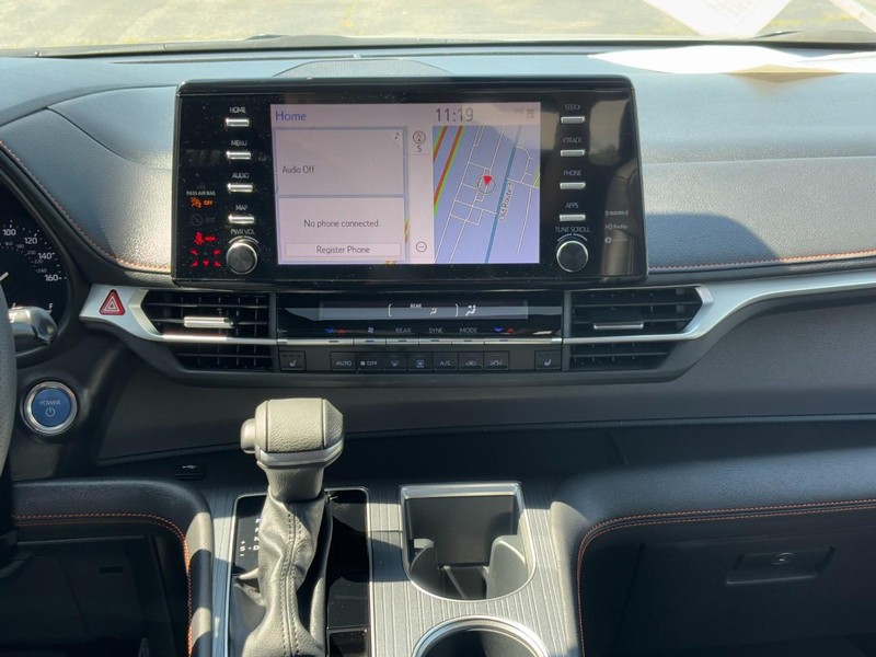 Toyota Sienna Vehicle Full-screen Gallery Image 15