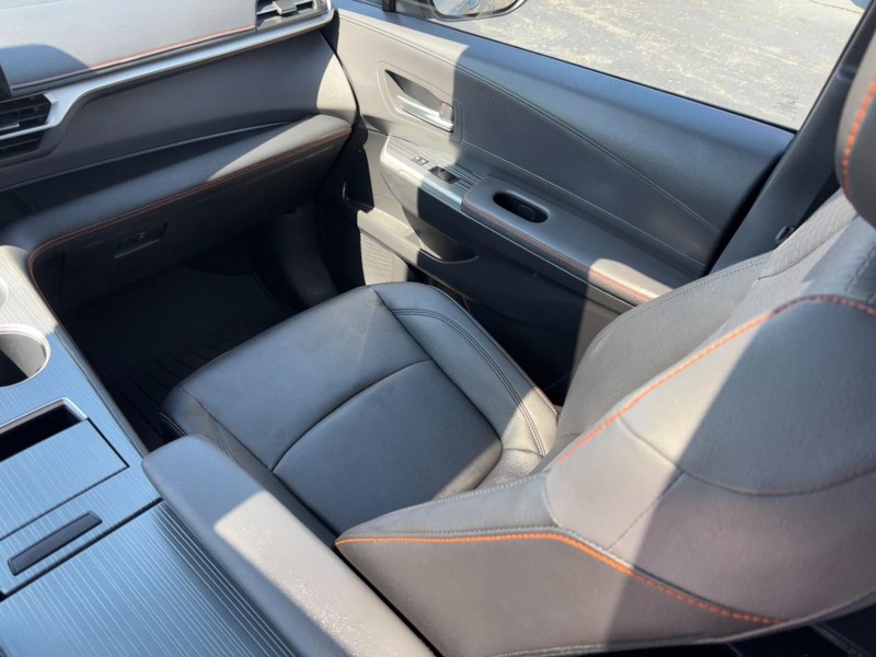 Toyota Sienna Vehicle Full-screen Gallery Image 16