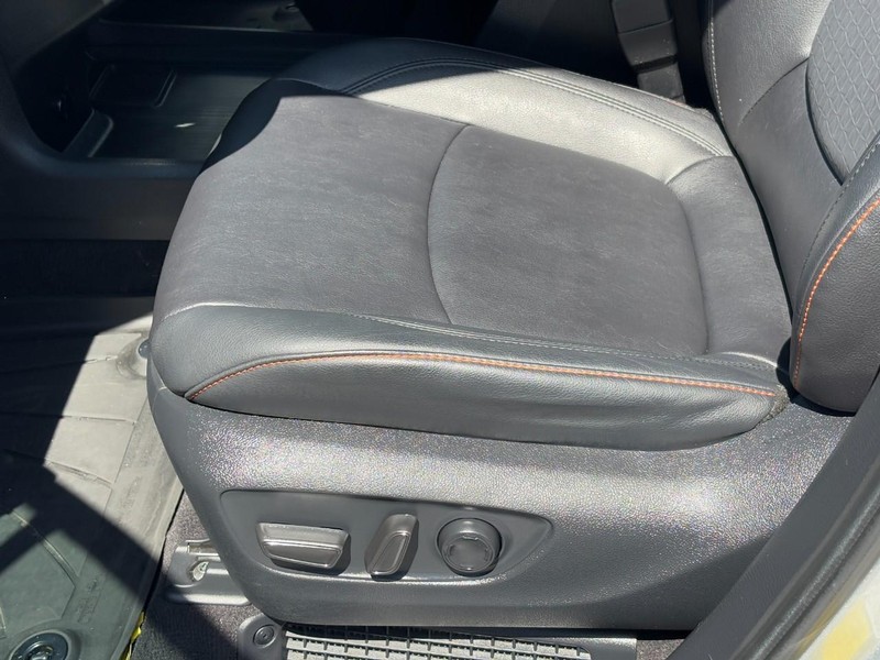 Toyota Sienna Vehicle Full-screen Gallery Image 17
