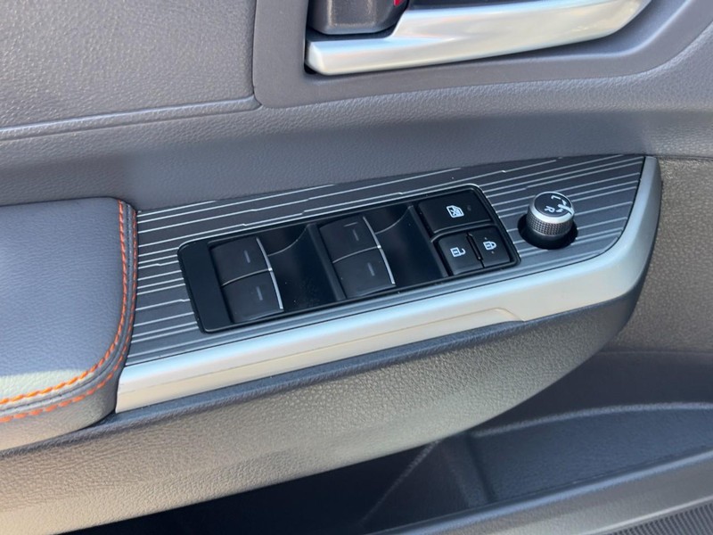 Toyota Sienna Vehicle Full-screen Gallery Image 18