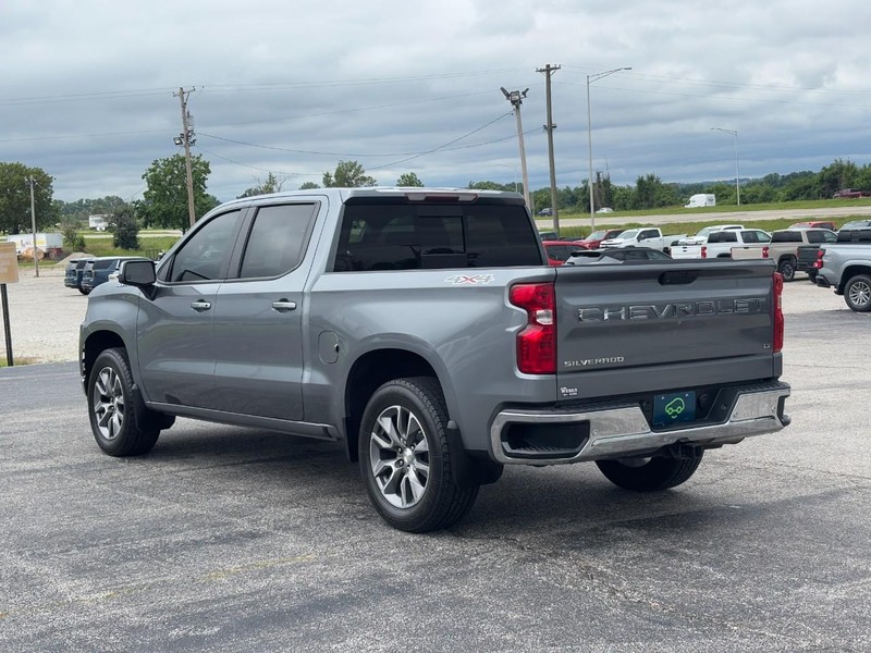 Chevrolet Silverado 1500 Vehicle Full-screen Gallery Image 3
