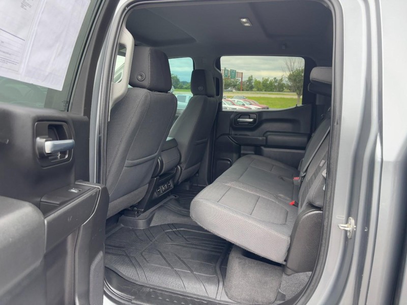 Chevrolet Silverado 1500 Vehicle Full-screen Gallery Image 10
