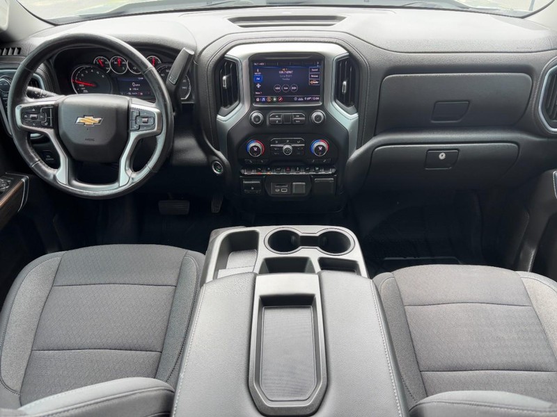 Chevrolet Silverado 1500 Vehicle Full-screen Gallery Image 11