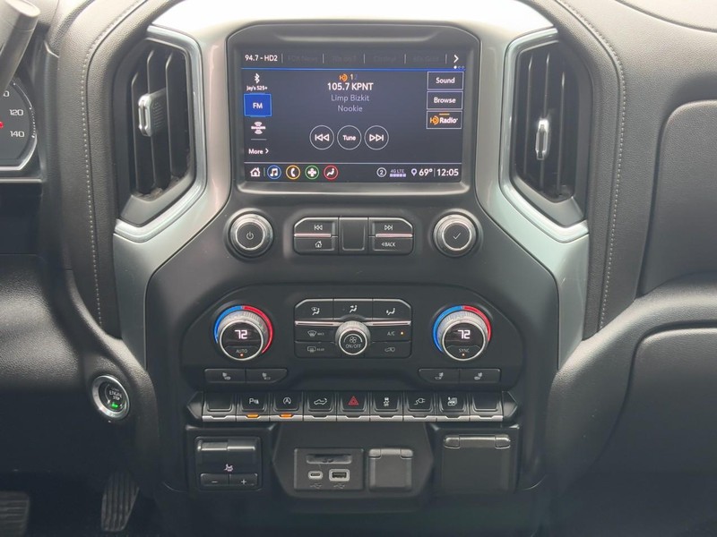 Chevrolet Silverado 1500 Vehicle Full-screen Gallery Image 13