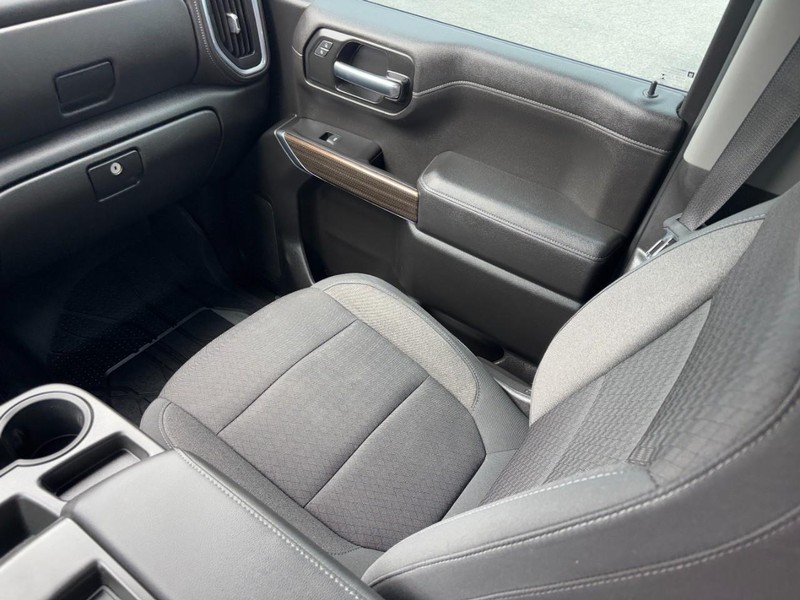 Chevrolet Silverado 1500 Vehicle Full-screen Gallery Image 14
