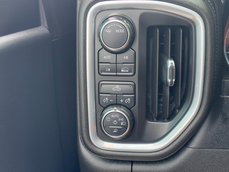 Chevrolet Silverado 1500 Vehicle Full-screen Gallery Image 17