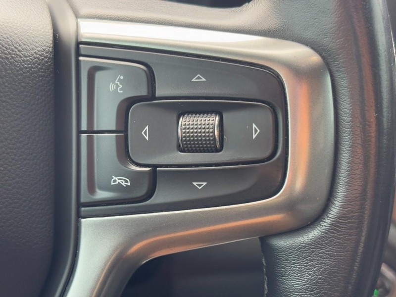 Chevrolet Silverado 1500 Vehicle Full-screen Gallery Image 19