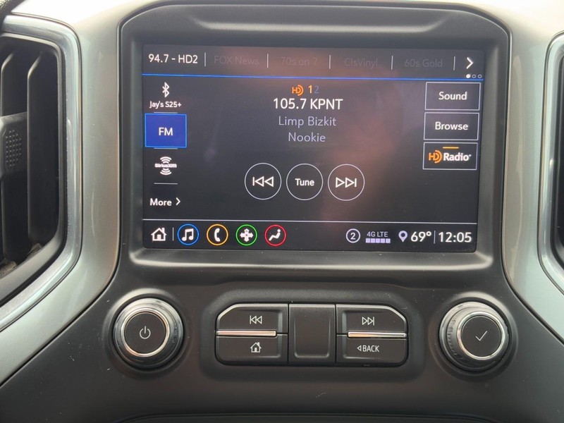 Chevrolet Silverado 1500 Vehicle Full-screen Gallery Image 21